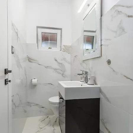 3 Bedroom Lovely In Pobri Semesterbostad *