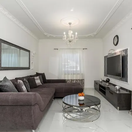 3 Bedroom Lovely In Pobri Nyaraló Donji Rukavac